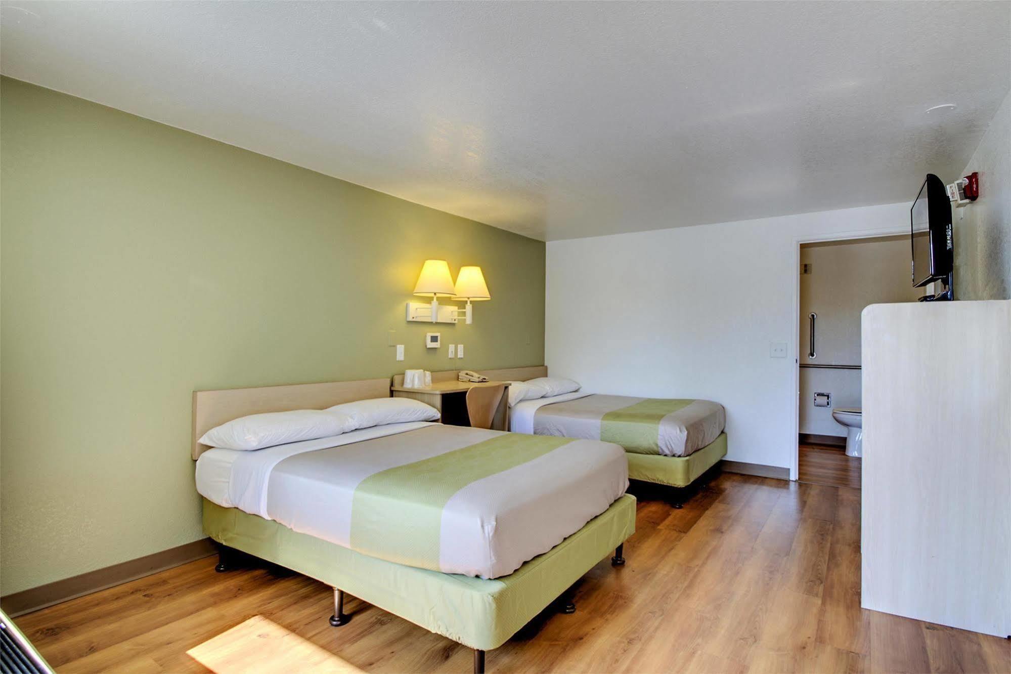 Rodeway Inn Windsor Mill Zewnętrze zdjęcie