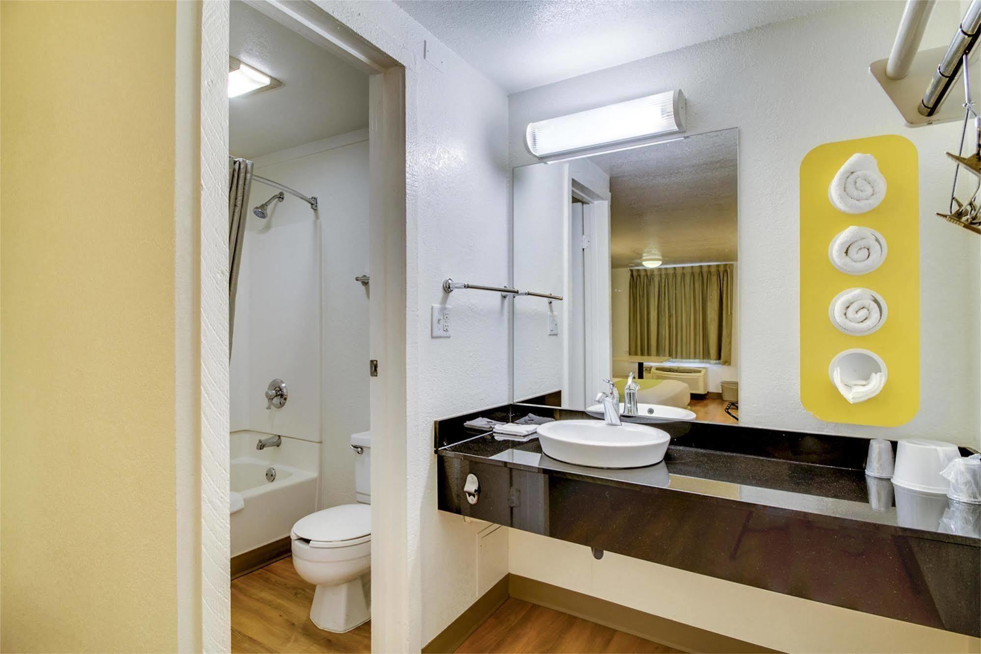 Rodeway Inn Windsor Mill Zewnętrze zdjęcie