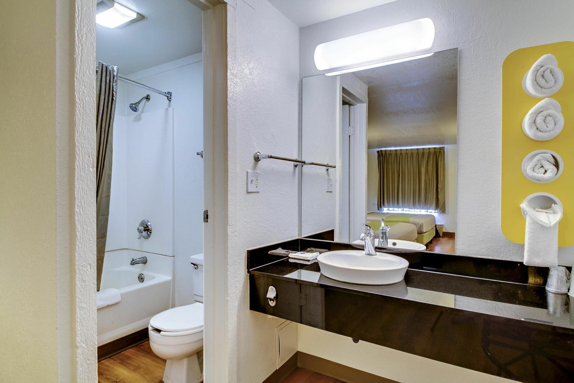 Rodeway Inn Windsor Mill Zewnętrze zdjęcie